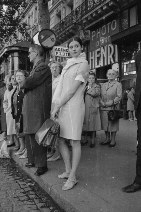 Уличная жизнь Парижа на фотографиях 50-х — 60-х годов XX века