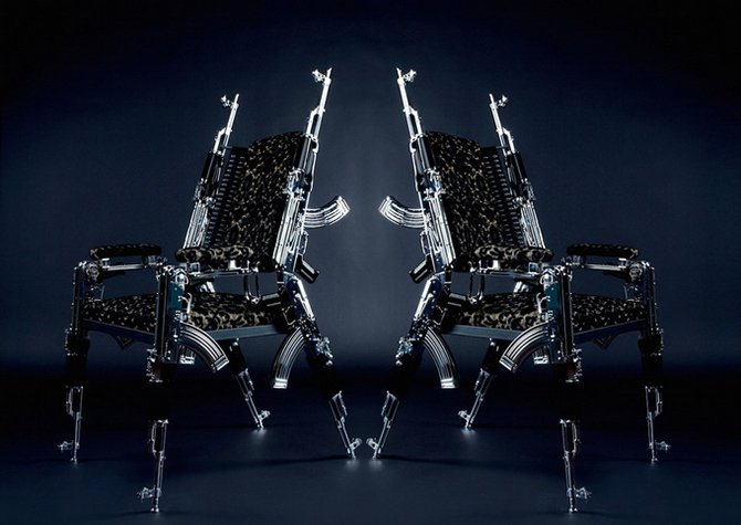 Кресло из автоматов АК47 от Rainer Weber