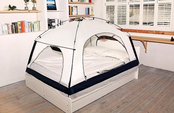 Американцы предлагают ставить палатки поверх кроватей для экономии тепла