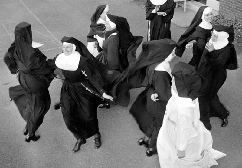 Как развлекались французские монашки в ХХ веке
