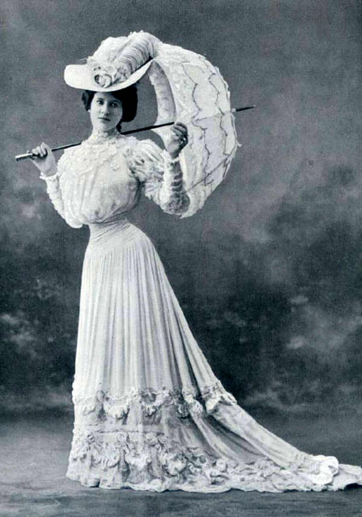 Как увеличивали грудь дамы 100 лет назад