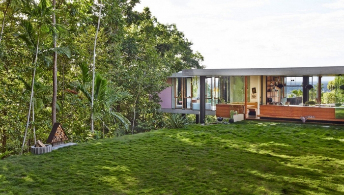 Роскошный дом в тропическом лесу