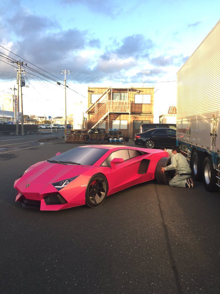 Японцы склеили из картона розовенький Lamborghini Aventador