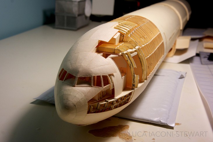 Модель Боинга 777 из бумаги