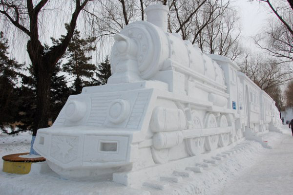 Удивительные снежные скульптуры и снеговики