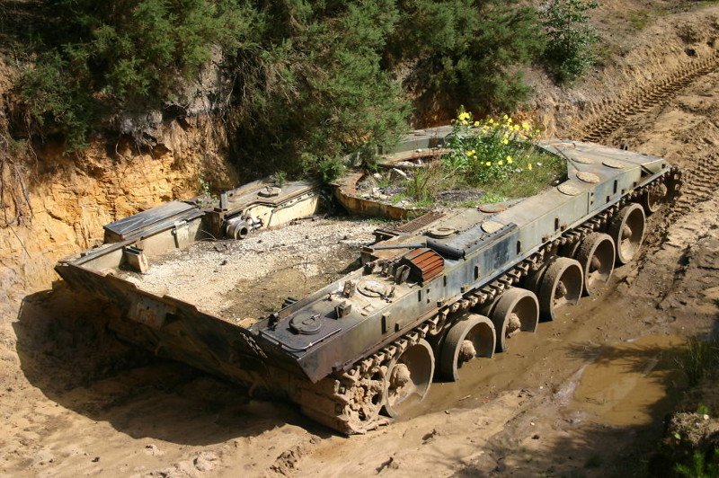 Заброшенные танки в разных уголках мира