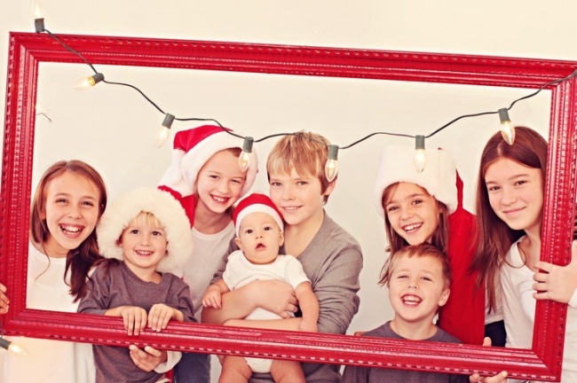 15 оригинальных идей для новогодней семейной фотосессии