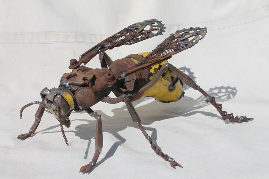 Реалистичные скульптуры животных и насекомых из металла
