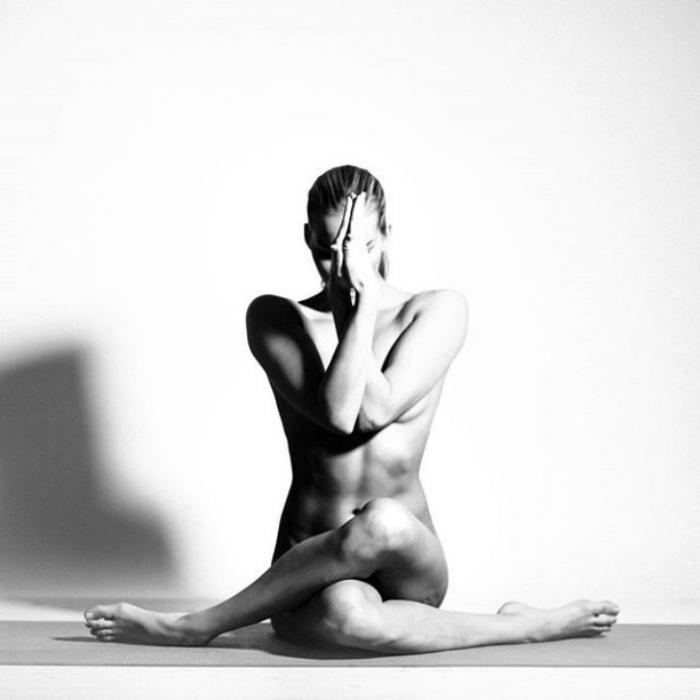 Сексуальная йога от 25-летней девушки в Instagram