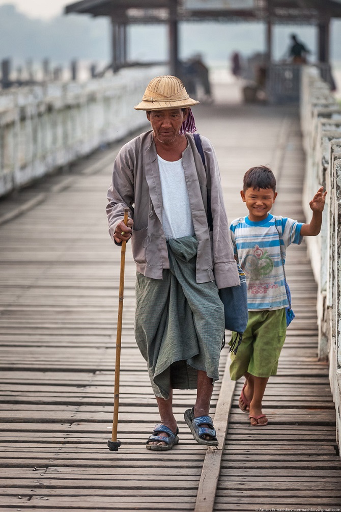 Знаменитый мост U Bein в Бирме