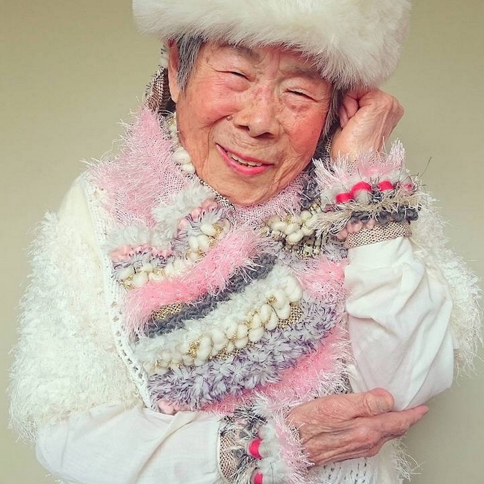 93-летняя бабушка-фотомодель рекламирует одежду внучки-модельера