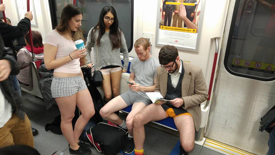 В метро без штанов-2016 (No Pants Subway Ride)