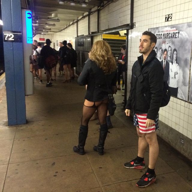 В метро без штанов-2016 (No Pants Subway Ride)