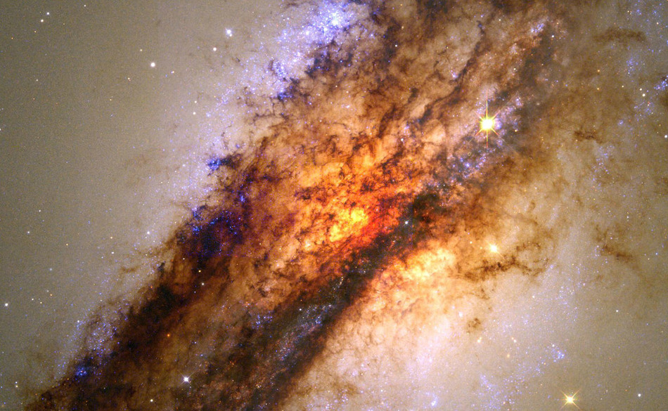 Впечатляющие снимки с космического телескопа Хаббл за 2015 год