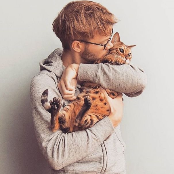 Симпатичные парни с котятами - две женские слабости в одном