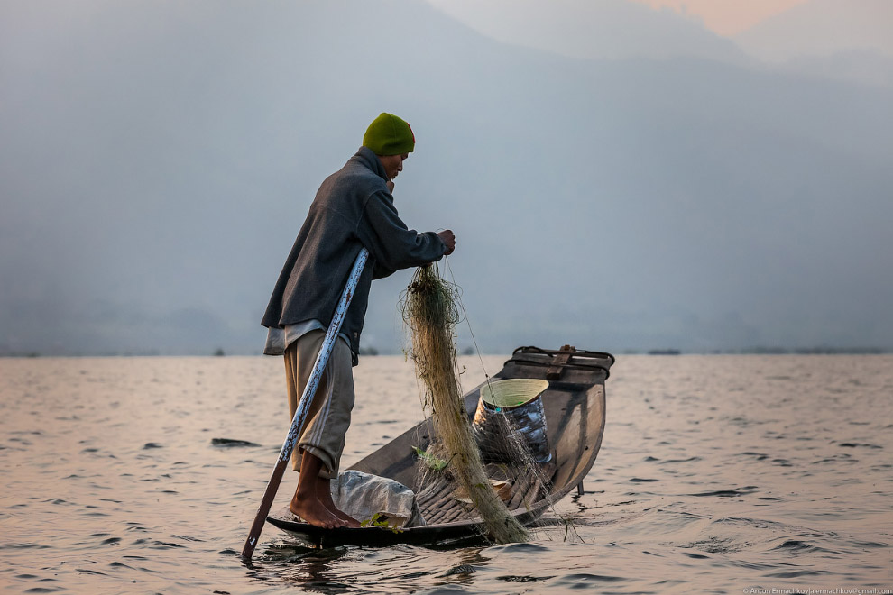 Рыбаки на озере Инле