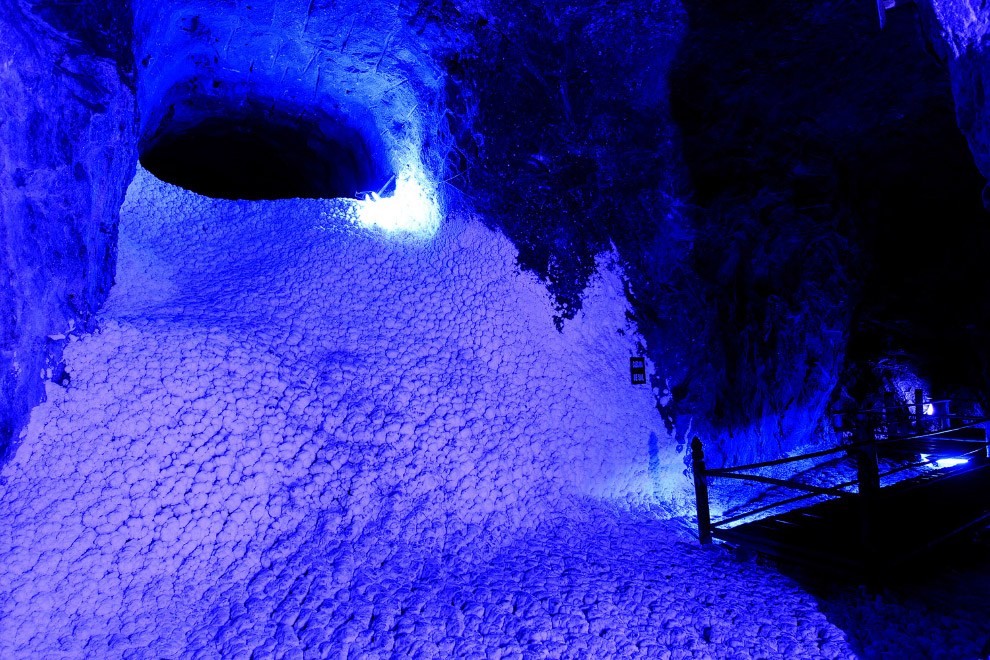 Загадочные и красивые пещеры и подземелья 