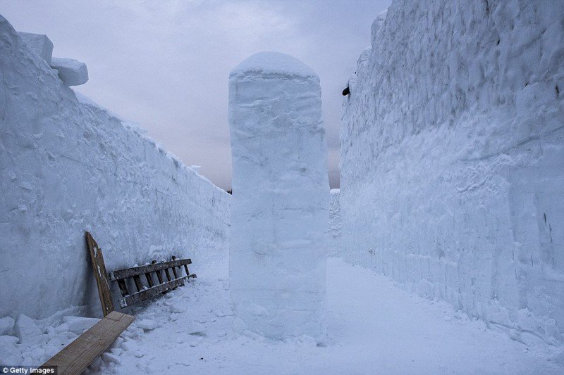 Самый большой лабиринт из льда в Польше