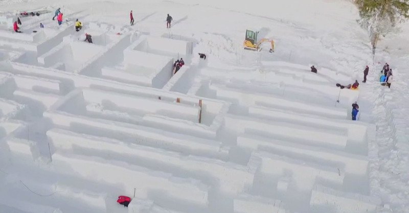 Самый большой лабиринт из льда в Польше