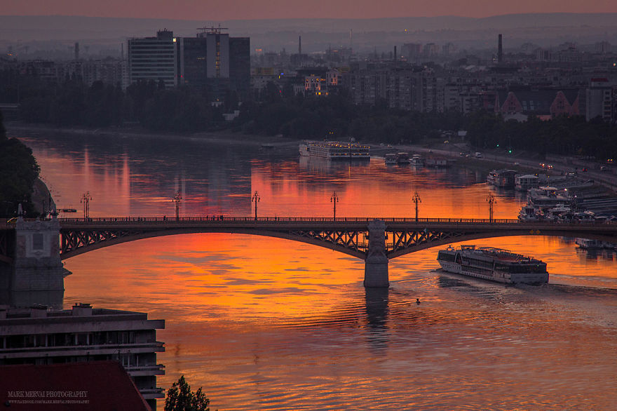 Совершенное освещение и настоящая красота Будапешта