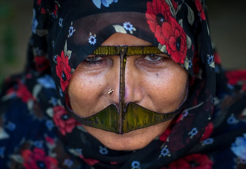 Усатые маски иранских женщин