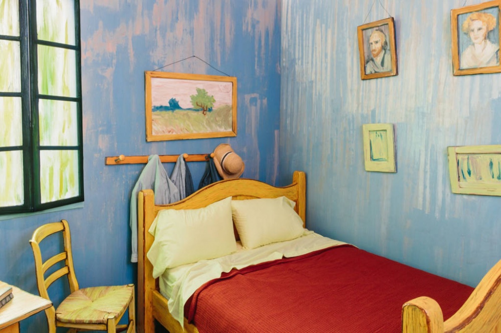 В Чикаго можно снять комнату с интерьером спальни Ван Гога
