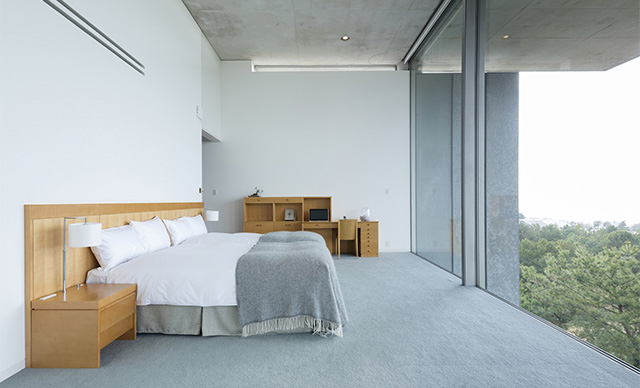 Семь комнат маленького ретрит-отеля на острове в Японии