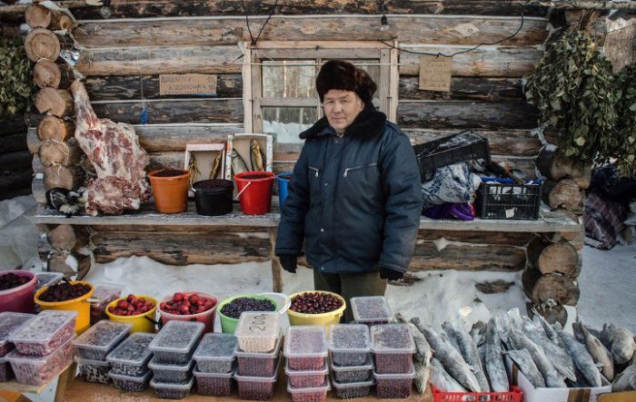 Торговые павильоны в сибирской деревушке Янгутум