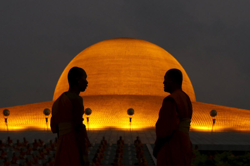 Как буддистские монахи Таиланда отметили праздник Макха Буча