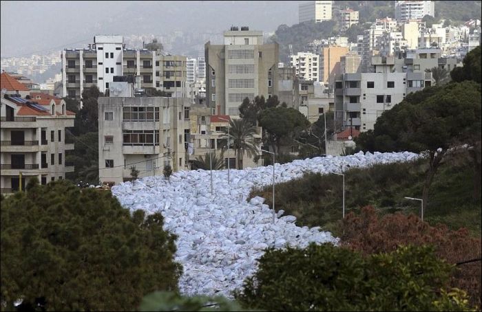 Река мусора в Бейруте