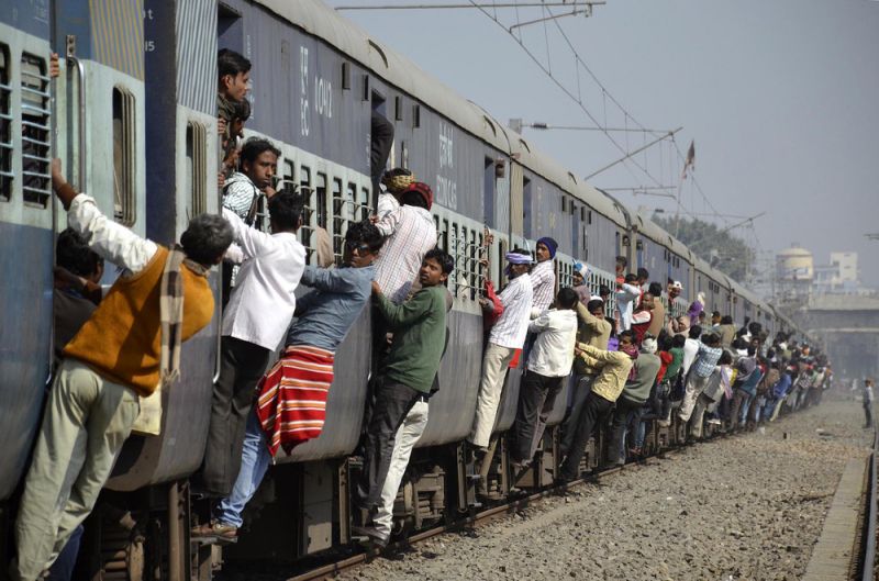 Экстремальная поездка: на железной дороге в Индии