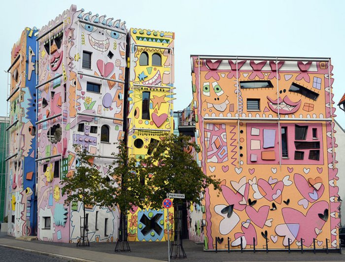 Счастливые фасады домов в немецком Брауншвейге
