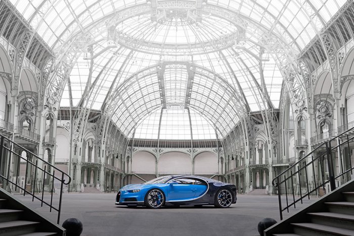 Гиперкар Bugatti Chiron на автошоу Geneva Motor Show 2016