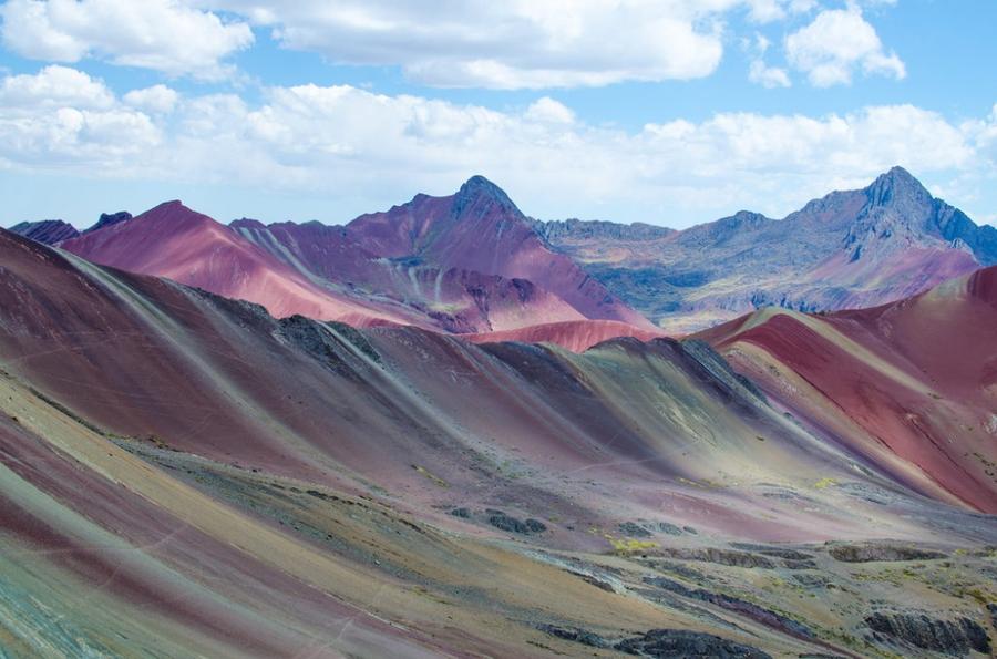 Разноцветные горы, раскрашенные самой природой
