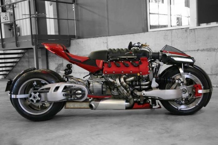Безумный мотоцикл с двигателем V8 - Lazareth LM487