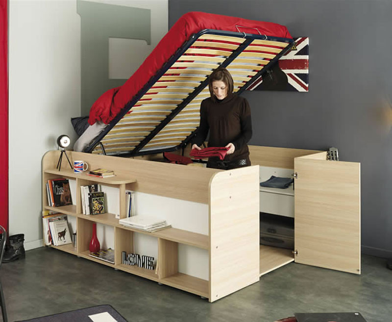 Кровать с кладовкой для небольшой спальни