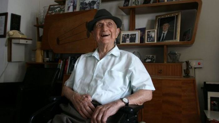 Самым старым мужчиной планеты признан 112-летний Исраэль Кристал