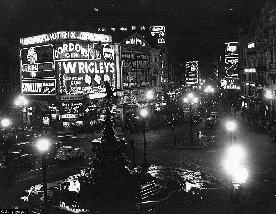 Архивные черно-белые фотографии площади Пикадилли в 1928 году