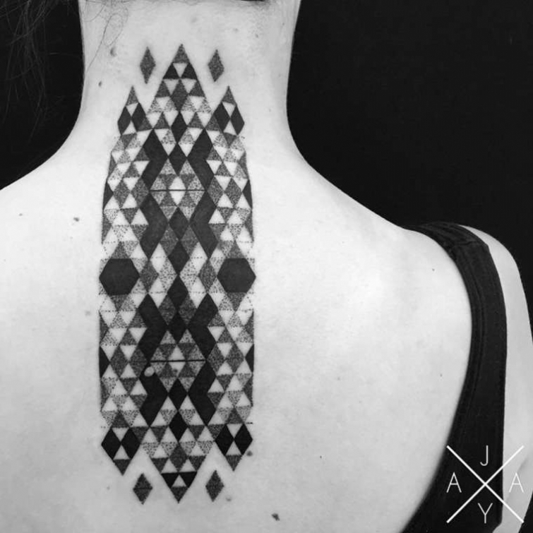 Красивые и сложные геометрические татуировки от Джайа Суартика