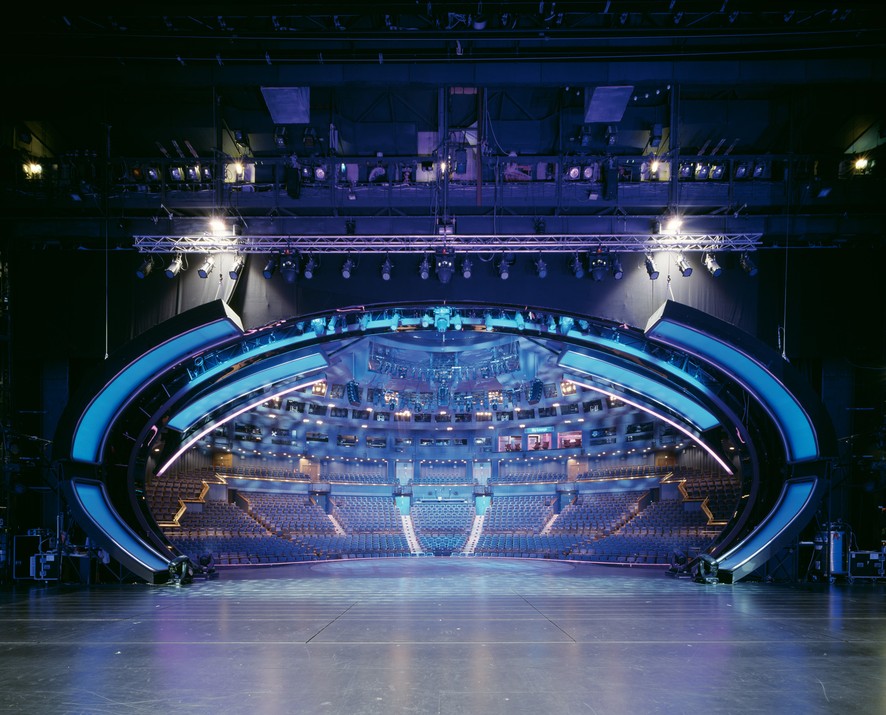 Театральные залы сцены из-за кулис от фотографа Клауса Фрама
