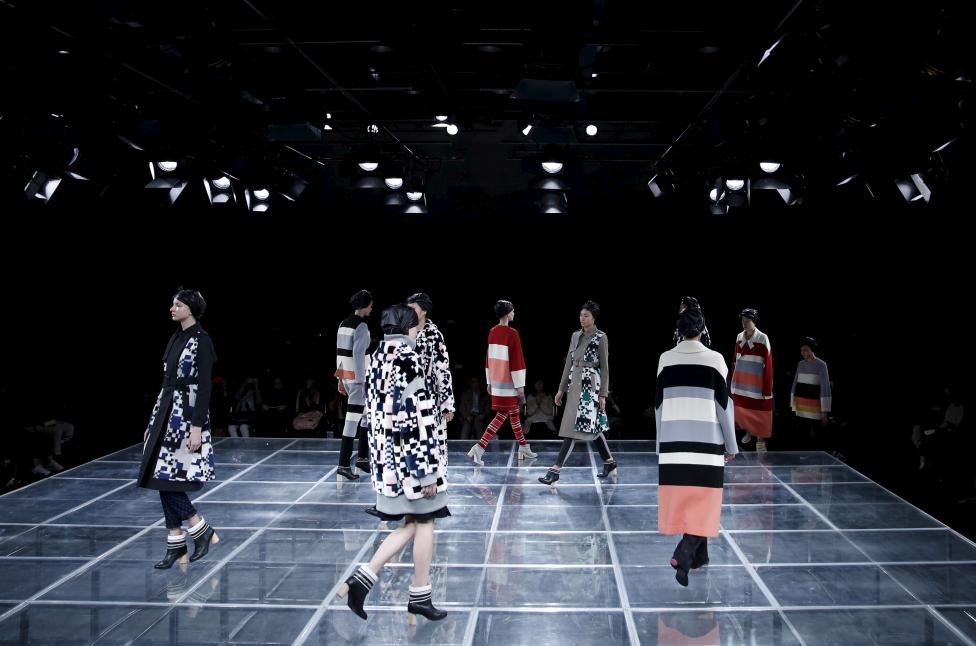 Эпатаж и буйство красок на Неделе моды в Токио 2016