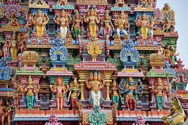 Самый яркий индийский храм