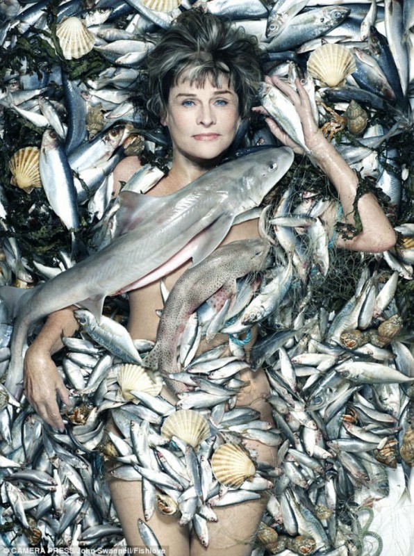 Британские знаменитости разделись в защиту вымирающих видов рыб