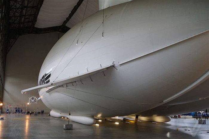 Самый большой в мире дирижабль Airlander 10 готовят к испытаниям
