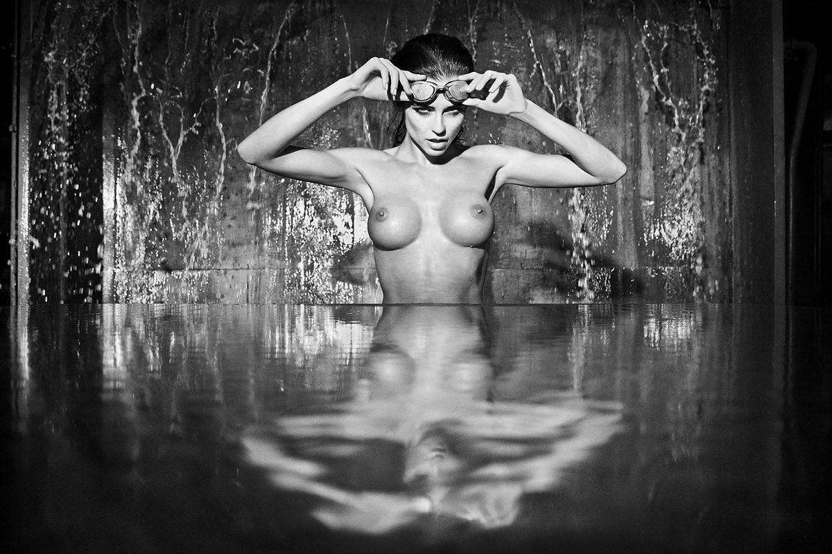 Динамичная красота в эротичных фотографиях Саймона Бродзиака