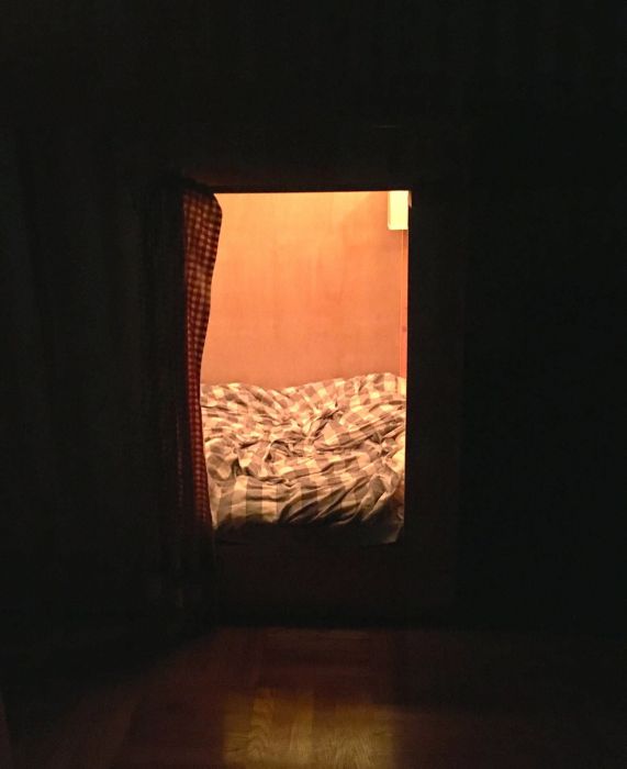 Дополнительное спальное место внутри комода