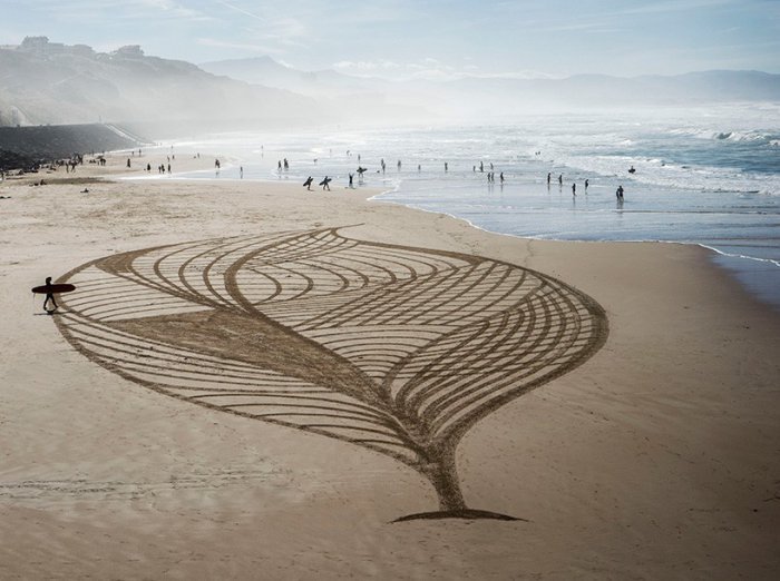 Рисунки на песке от Сэма Дугаду