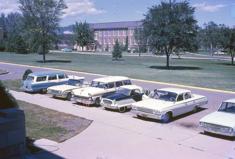Автомобильное прошлое Америки 40-60-х годов в цвете