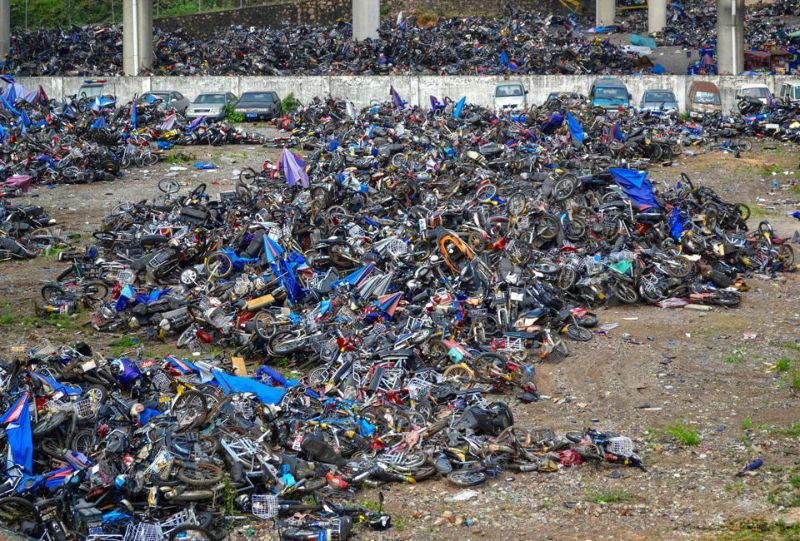 Внушительное кладбище мотоциклов в Китае