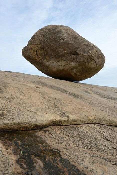 Камень, бросающий вызов законам физики
